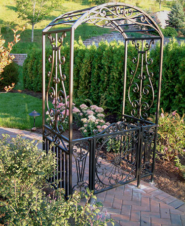 a simple arbor makes a statement