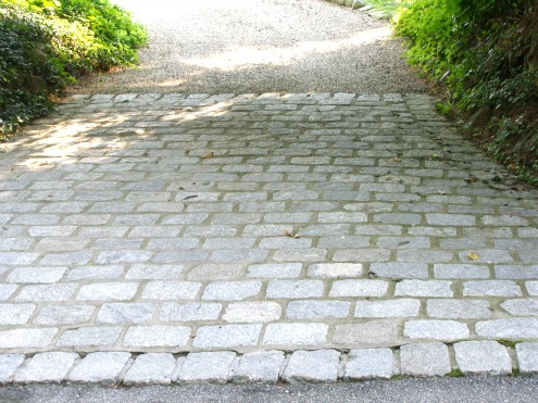 cobblestone driveway used at entry