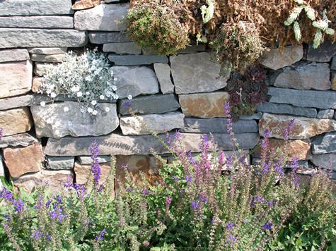 natural stone retaining wall